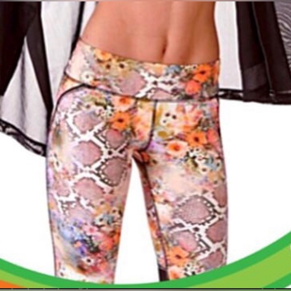 KI Pro Performance 🐍 🌺 Leggings - Picture 3 of 12